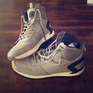 Call it Spring Men’s gray fashion sneaker